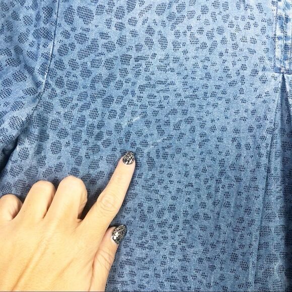 CLOTH & STONE | Animal Print Chambray Button Shirt - Picture 7 of 7